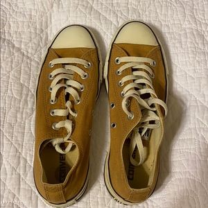 Converse  womens  size 7